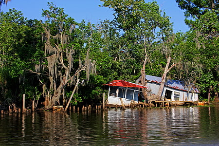 diladitated, 营地, 河, 沼泽, 飓风, 摧毁了, 房子