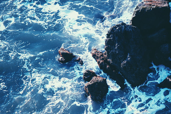 photo, sea, brown, boulders, daytime, ocean, waves
