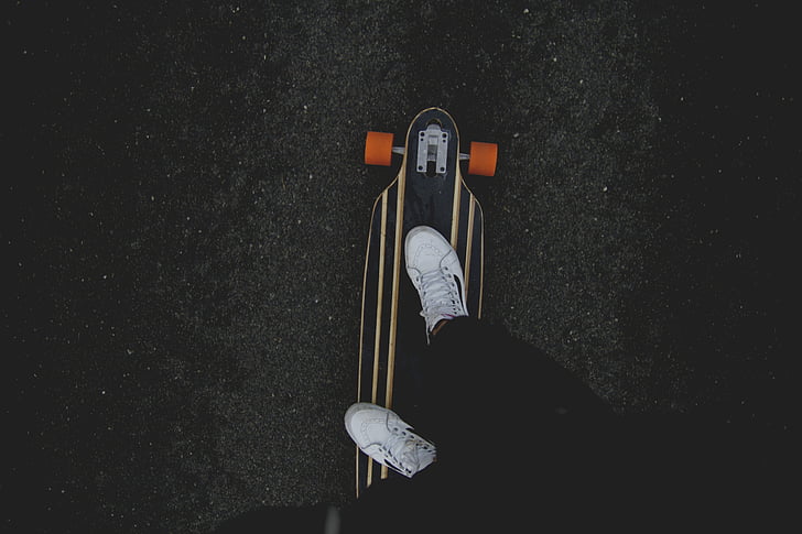 Skateboard, Füße, weiße Tennisschuhe, Skaten, Board, Gleichgewicht, Turnschuhe