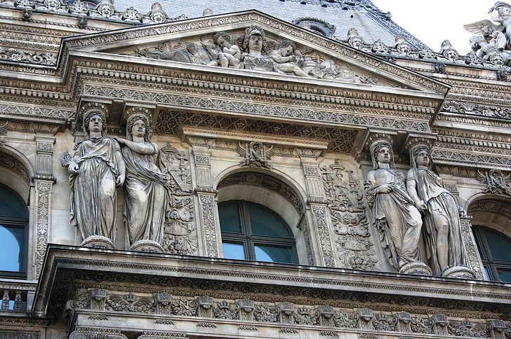 Musée du Louvre, cariatides, Paris