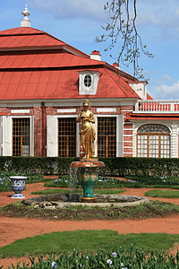 Palacio de Monplaisir, edificio, histórico, techo rojo, paredes blanco, jardín, arquitectura