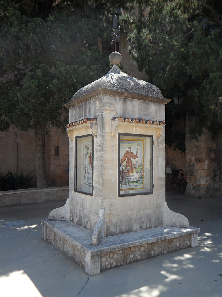 Stele, Memorial steen, Petra, Mallorca, priester, missionaris, beroemde persoonlijkheid
