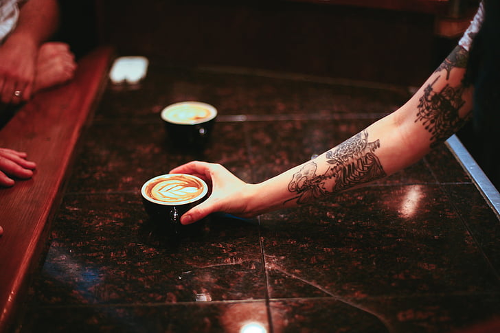 kaffe, Cup, drink, hånd, krus, tabel, én person