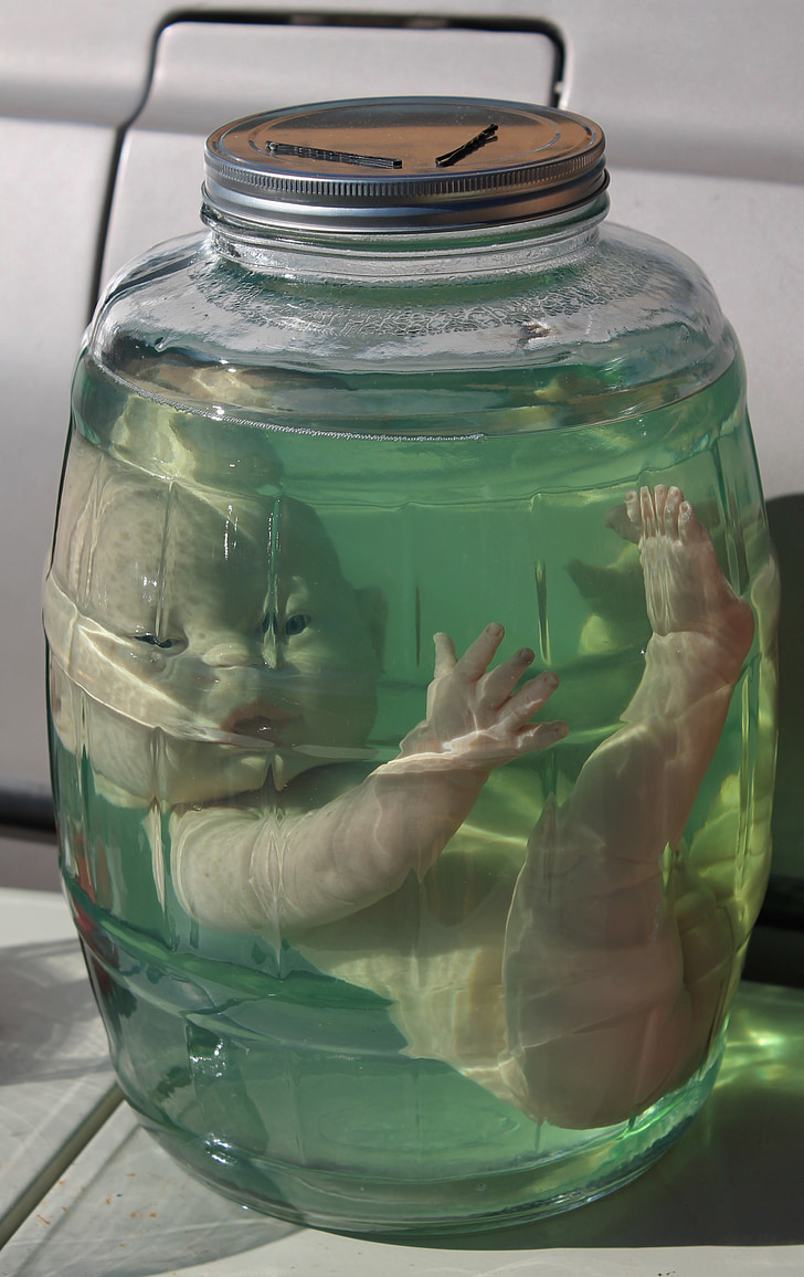 Halloween-Puppe, verwunschene Puppe, geheime Experimente, besaß, besessene Puppe, Haunted-Element, Haunted-Objekt