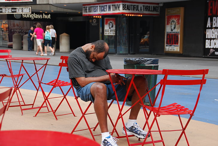zmęczony, snu, Time square, Nowy Jork, rano, czerwone krzesła, ludzie