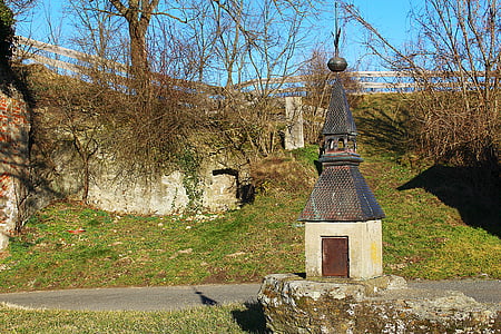 Wieża, Burghof, Zamek