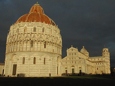 Pisa, Toszkána, műemlékek, dóm, keresztelőkápolna, csodák, Piazza