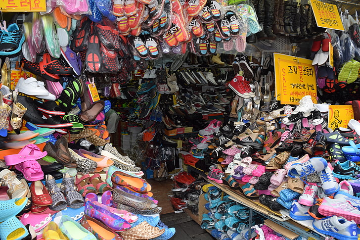 Korea, Sør-korea markedet, tradisjonelle markedet, sko, kjøpesenter, Seouls namdaemun gate, skoen haug