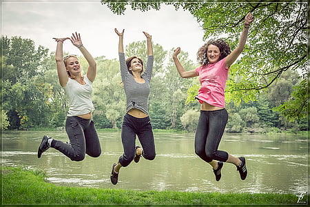 점프, 행복 한 사람들, 여성, 여자, 아름 다운, 공원, 야외에서