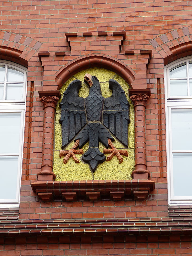 Eckernförde, Meclemburgo, cappotto delle armi, Adler, facciata, mattone, Germania