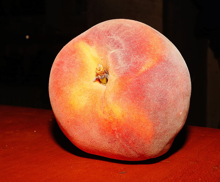 Peach, fruit à noyau, furry, pêcher prunus persica, aromatique, intense, arôme fort