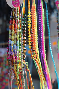 trh, náhrdelníky, barevné, dekorace, lesklé, světlé, řetěz