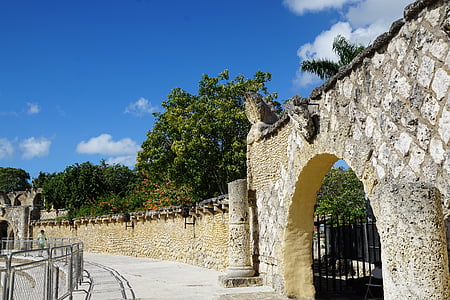 Altos de Chavσn kaimas, Karibai, Dominikos Respublika, amfiteatras