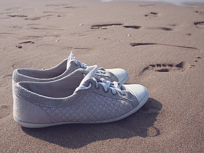 灰色, 白色, 低, 上衣, 运动鞋, 棕色, 沙子
