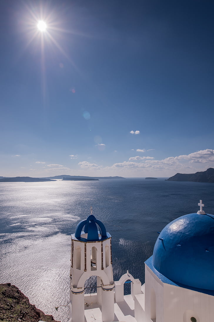 Santorini, Grécko, poludňajšiemu slnku, modré kupoly, kostol, Egejské more, Stredomorská