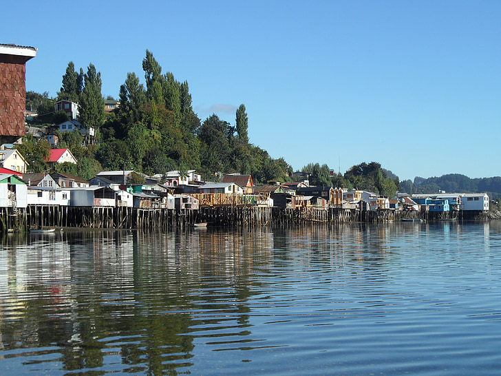 Chiloé, Chile, házak gólyalábas, víz