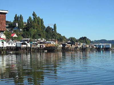 Chiloé, Chile, stylte hus, vann