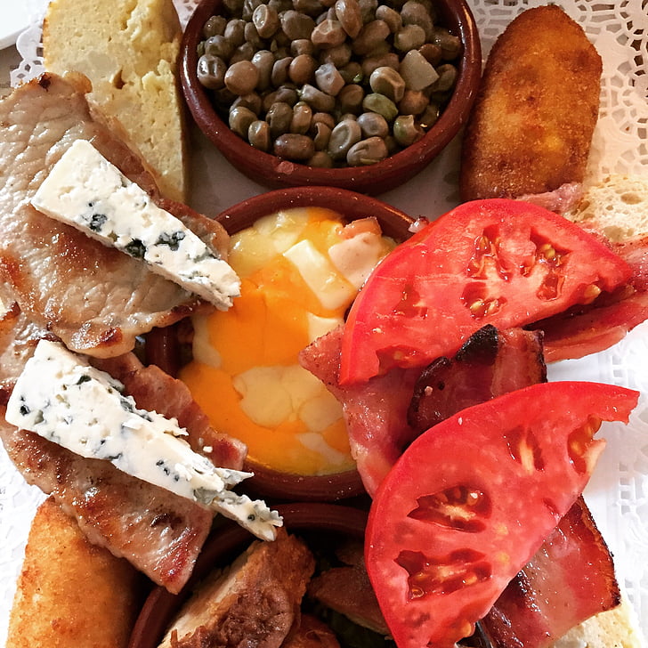 tapas, produsele alimentare spaniole, brânză, Spania, frittata, tomate