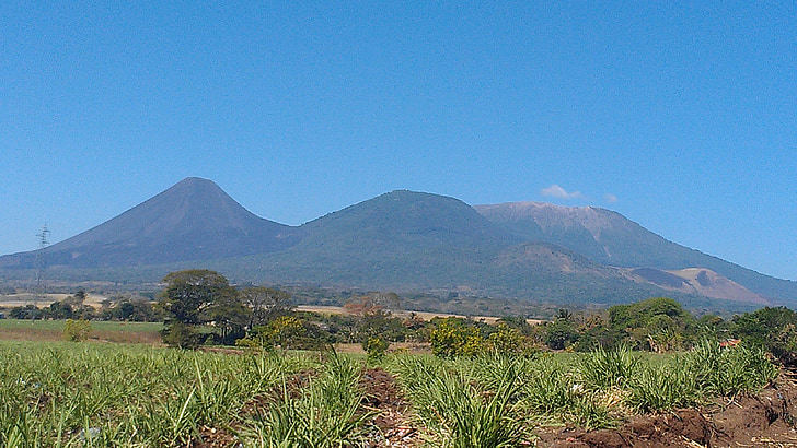 Salvádor, El sunza, panoramatický pohľad na sopky izalco, Cerro verde a santa ana