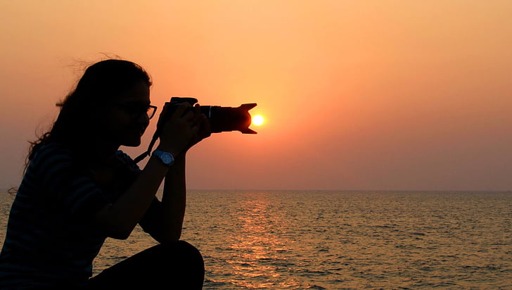 siluet perempuan, matahari terbenam, laut, fotografer, menangkap matahari