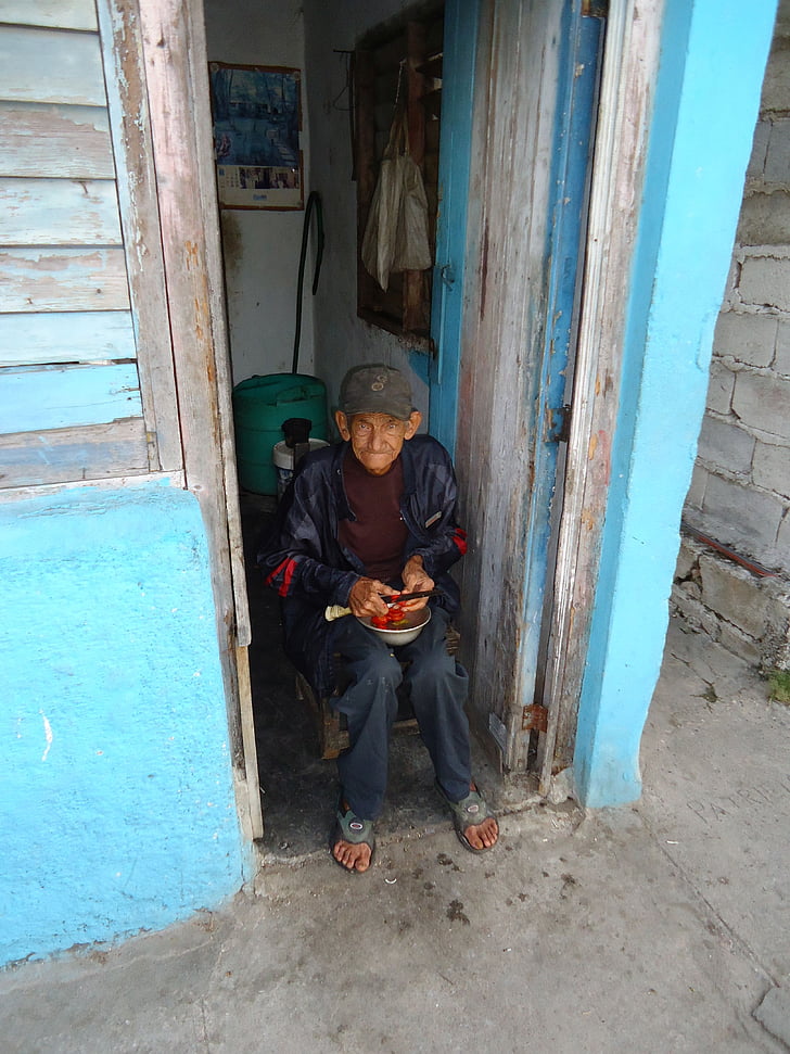 бедността, мизерия, Куба, пенсионери