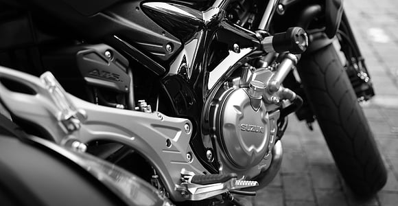 motorcycle, suzuki, motor, silver, cylinder, shiny, reflection