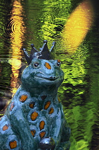 frog prince, figure, fairy tales, crown, pond, frog, deco