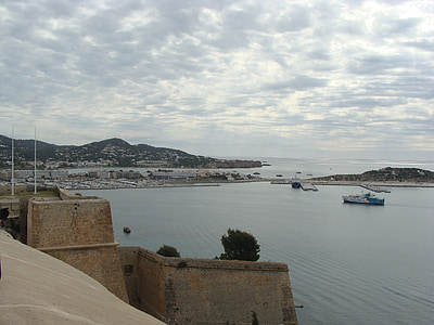 Ibiza, Port, na Ibizie, Hiszpania, Miasto, na morzu