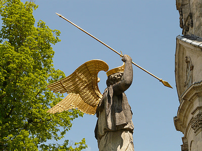 Ángel, lanza, lanza, ala, estatua de, oro, corona