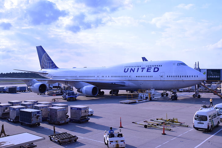lentokone, Naritan kansainvälinen lentoasema, United Airlinesin