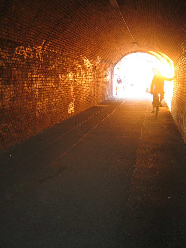 tunnel, lumière, Berlin, passage souterrain, vélo, voûte