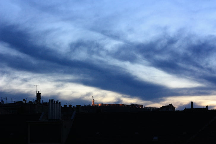 skyen, Budapest, på kvelden