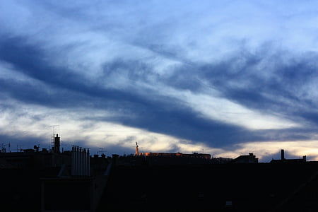 núvol, Budapest, a la nit