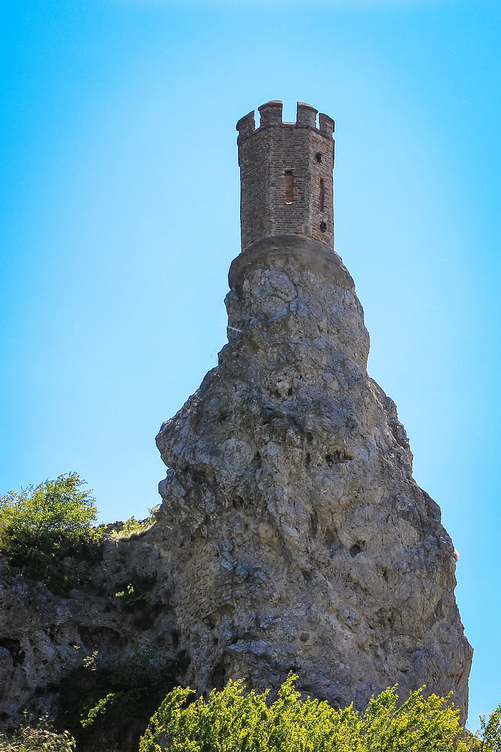 Ντέβιν, Πύργος, ερείπια, Προμαχώνας