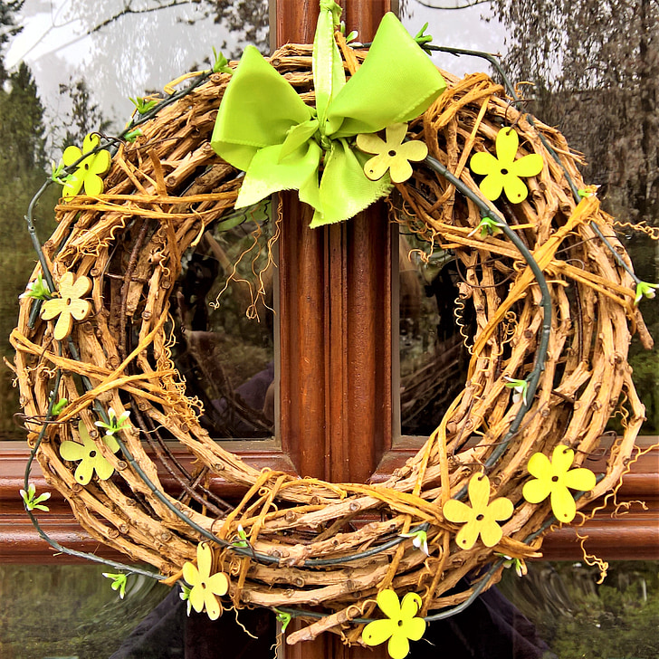 Corona de porta, türdekoration, Corona de salze, flors de fusta de color groc-verd, bucle verd, rústic, primavera