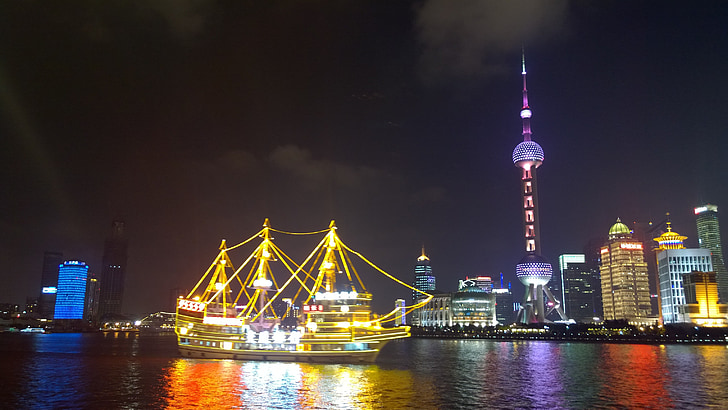 Shanghai, le bund, vue de nuit, oriental pearl tower