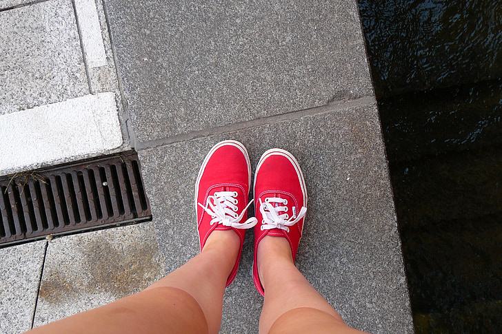 cames, peus, distància, contrasten, dona, vermell, botes negres