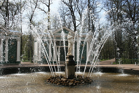 slottet Monplaisir palace, fontene, vann, spruter, sprøyting, dammen, berømte place