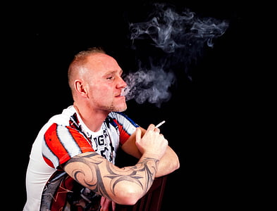 vyras, sėdi, tatuiruotė, Portretas, tik, asmuo, dūmai