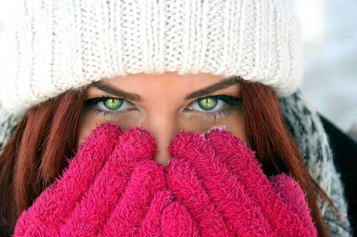 Flicka, gröna ögon, rött hår, skönhet, vinter, handskar, kvinnor