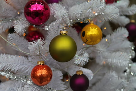 Weihnachten, Weihnachtsschmuck, Weihnachtsbaumschmuck, Dekoration, Weihnachtsbaum, Glaskugeln, Weihnachts-Motiv