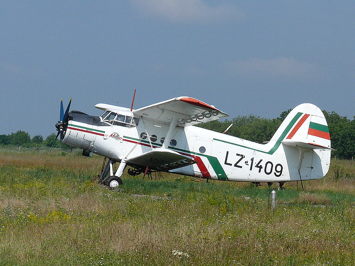 Bulgarije, Luchthaven, agrarische vliegtuigen, vliegtuig, dubbeldekker