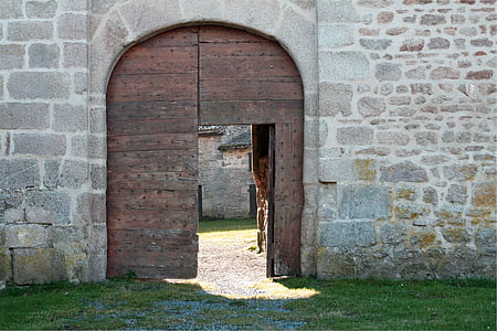 alte Tür, alte Tür, Tür mit Öffnung, gebogene Tür, Hof-Tür, Holztür