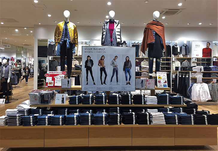 uniqlo, jeans, on'namono, winter clothing, display, large store, store