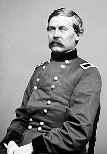 menurut John buford jr, Perang sipil, Gettysburg, tembakan pertama, diadakan tanah tinggi, memilih medan perang, pegawai pasukan Uni