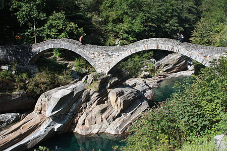 Valle verzasca, Verzasca, Lavertezzo, Ticino, Švýcarsko, Most, oblouk