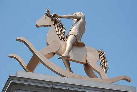 Лошадь-качалка, ребенок, скульптура, Лондон, Трафальгар, Площадь