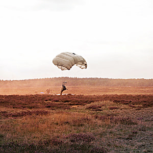 parachutist, landing, commemoration, heideveld, float, mist, hills