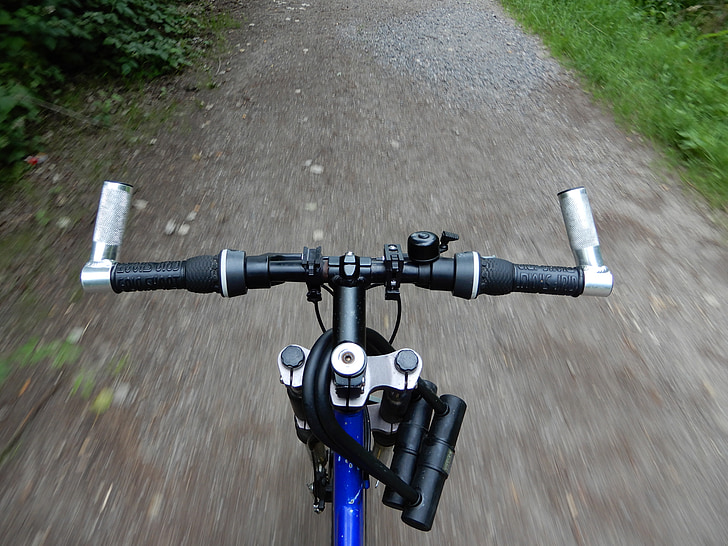 dviratis, rankenos, kraštovaizdžio, dviratis, kamera - fotografijos įranga, lauke