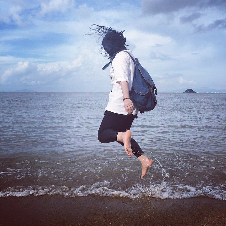 hopping, stranden, blå himmel, sjøen, glad, lett, figur